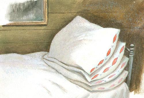 Кровать с четырьмя подушками